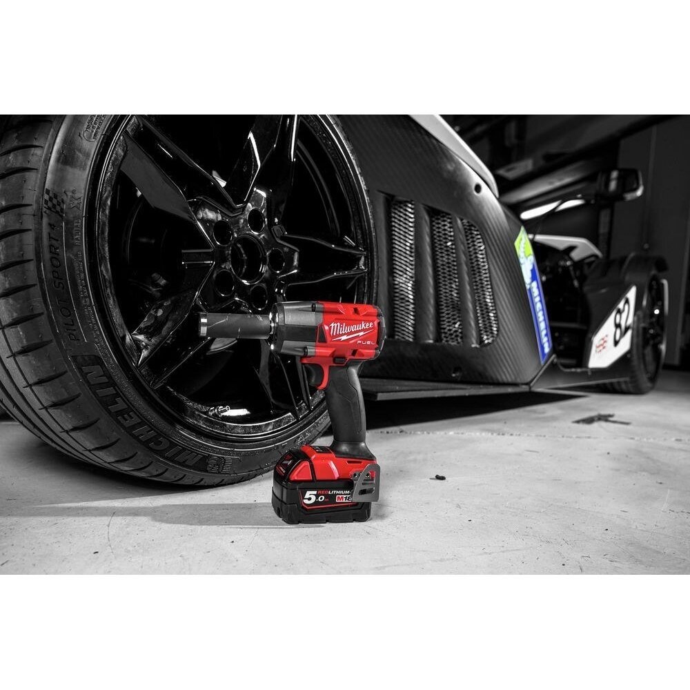 Akumuliatorinis smūginis veržliasukis MILWAUKEE M18 4 Akumuliatorinis smūginis veržliasukis MILWAUKEE M18 4