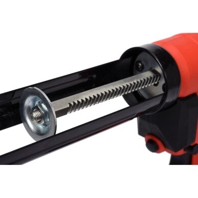 Akumuliatorinis silikono pistoletas YATO YT-82888 18V 4Ah 2 Akumuliatorinis silikono pistoletas YATO YT-82888 18V 4Ah 2