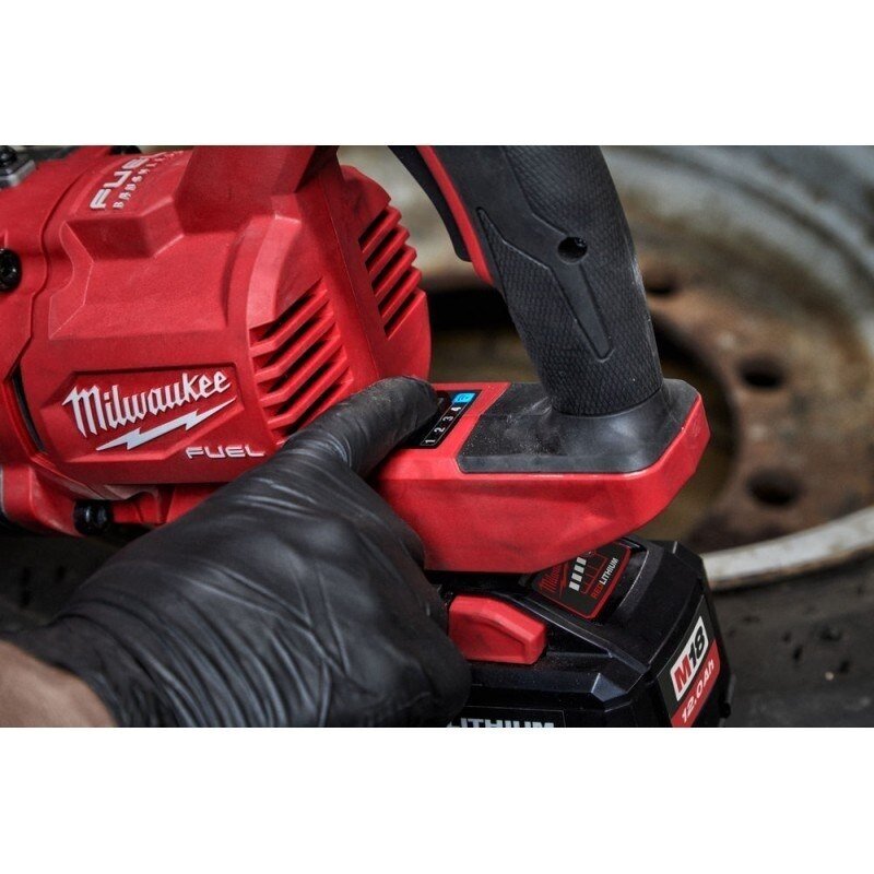 Akumuliatorinis smūginis veržliasukis MILWAUKEE M18 3 Akumuliatorinis smūginis veržliasukis MILWAUKEE M18 3