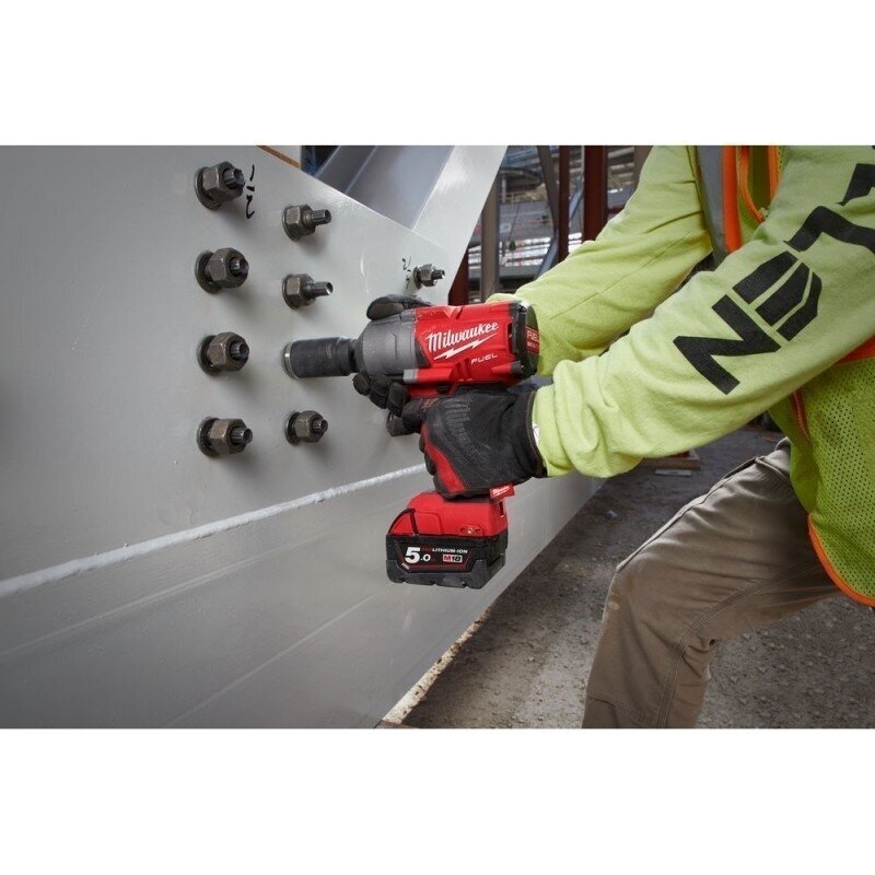 Akumuliatorinis smūginis veržliasukis MILWAUKEE M18 5 Akumuliatorinis smūginis veržliasukis MILWAUKEE M18 5