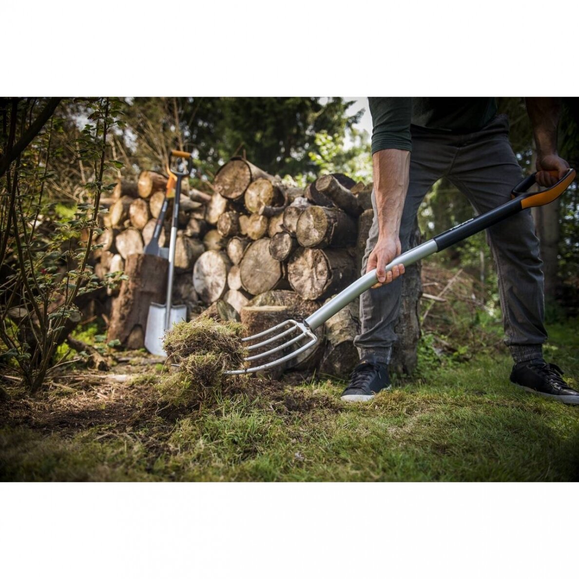 Fiskars šakė kompostui apvaliais virbais Xact 3