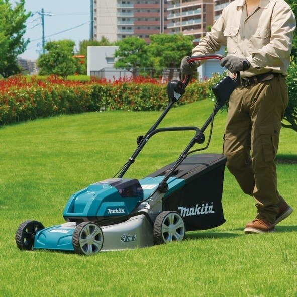 Makita DLM460PG2 Akumuliatorinė vejapjovė 2X18V, BL-motor, 46cm, 2X6,0Ah Li-ion, dvigubas įkroviklis 2 Makita DLM460PG2 Akumuliatorinė vejapjovė 2X18V, BL-motor, 46cm, 2X6,0Ah Li-ion, dvigubas įkroviklis 2