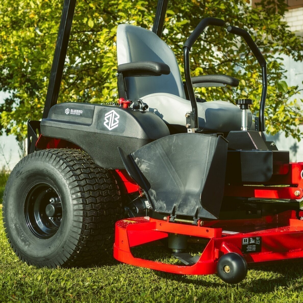 Nulinio apsisukimo traktoriukas Blue Bird ZTR 50 L PRO 5