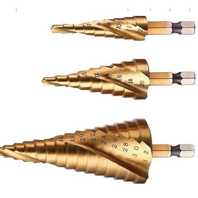 Pakopiniai grąžtai skylės platinimui 6,3 mm (1/4") su grioveliu 4-32 mm 3 vnt. Pakopiniai grąžtai skylės platinimui 6,3 mm (1/4") su grioveliu 4-32 mm 3 vnt.