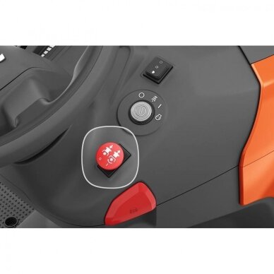 Vejos traktorius HUSQVARNA TS 220T 15 Vejos traktorius HUSQVARNA TS 220T 15